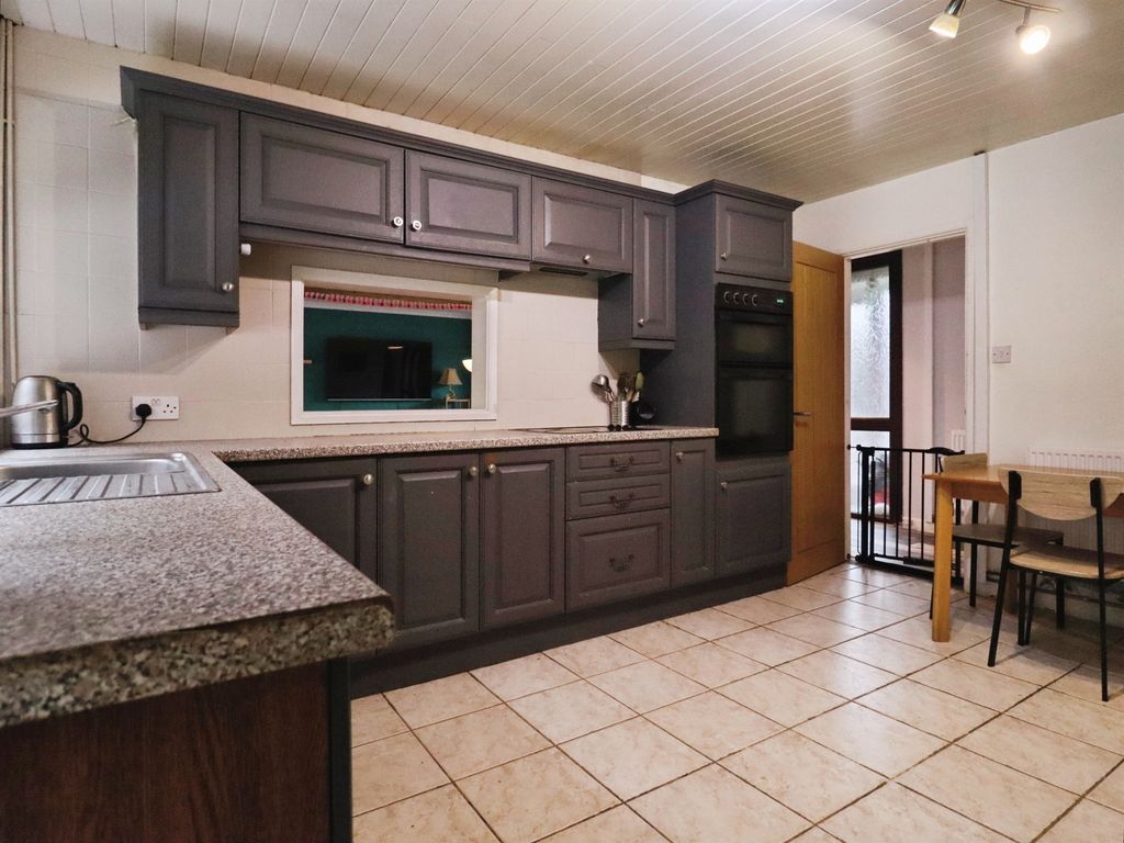 Property photo 3 of 34