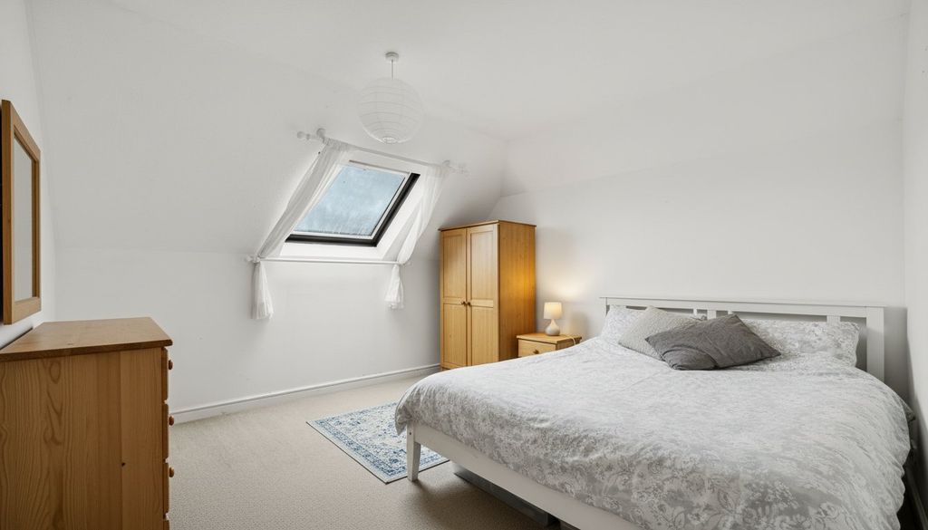 Property photo 3 of 10 Bedroom 1