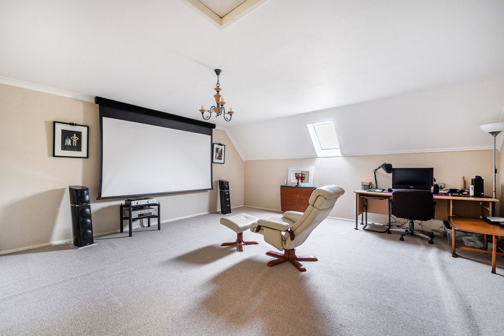 Property photo 3 of 18