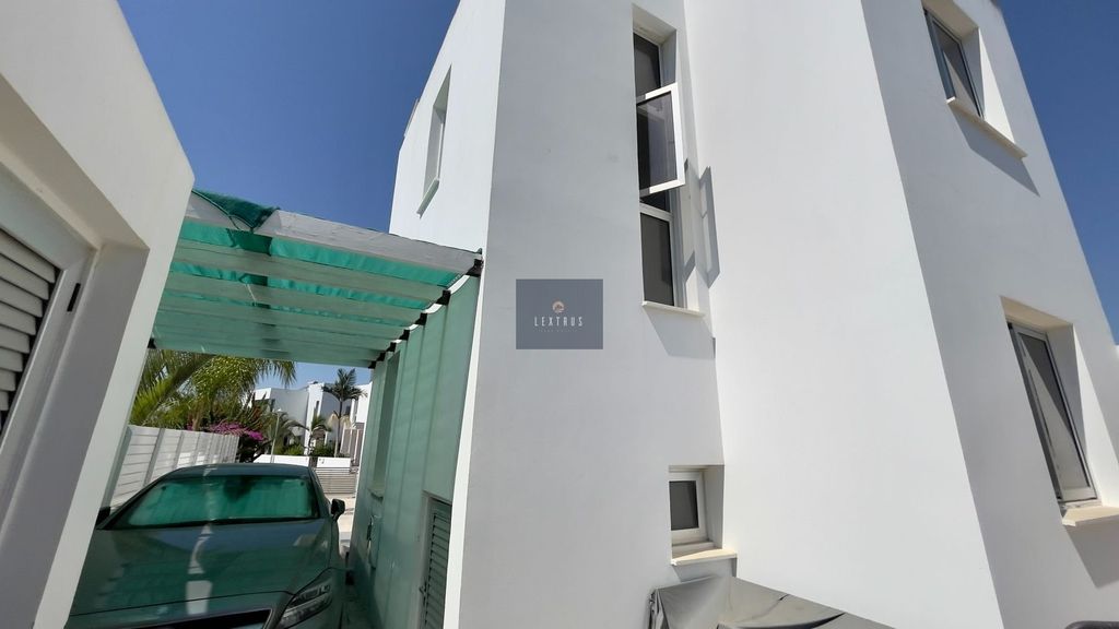 Property photo 2 of 28