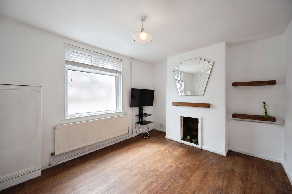 Property photo 3 of 17 Photo