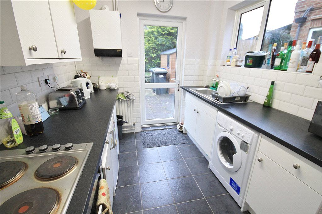 Property photo 3 of 9 Kitchen