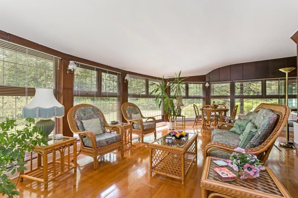 Property photo 2 of 32