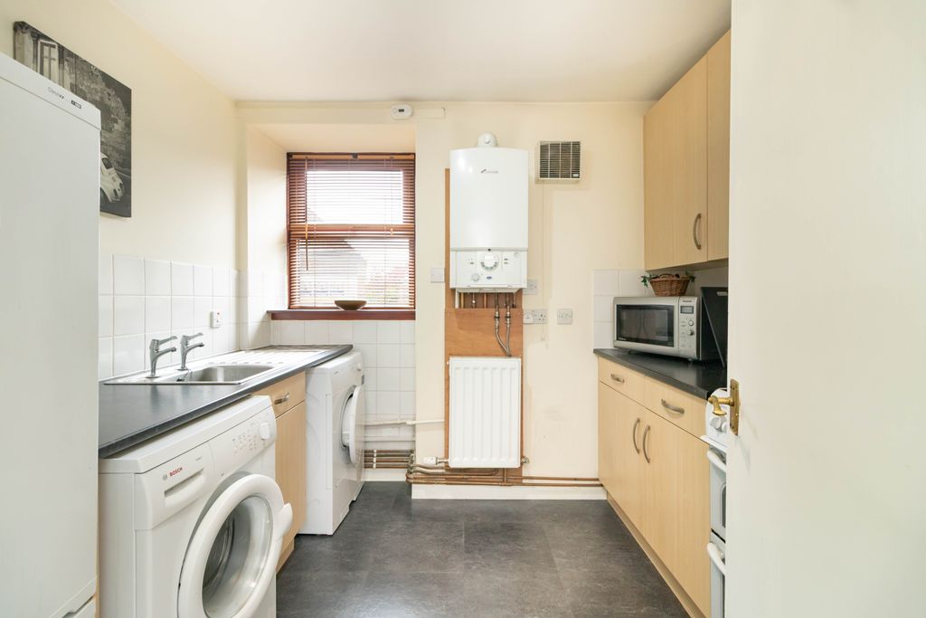 Property photo 3 of 18 Kitchen