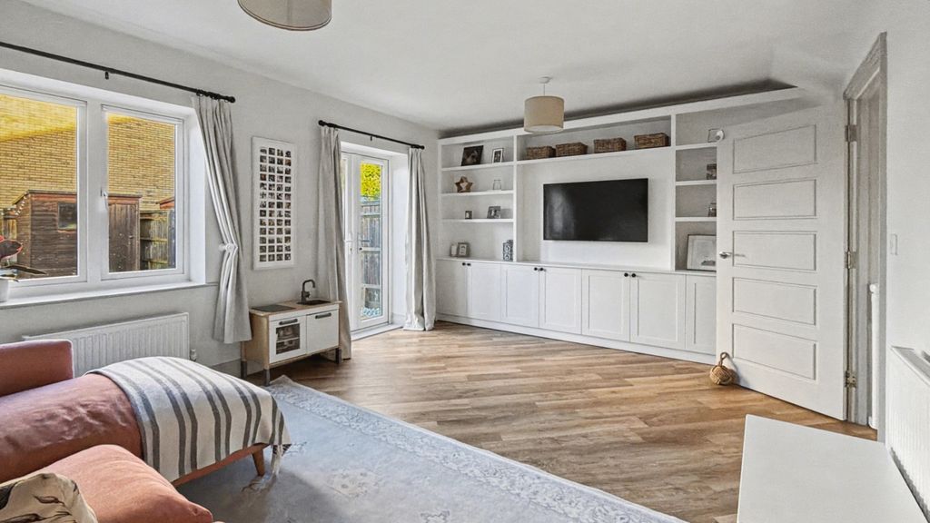 Property photo 2 of 17 4683934