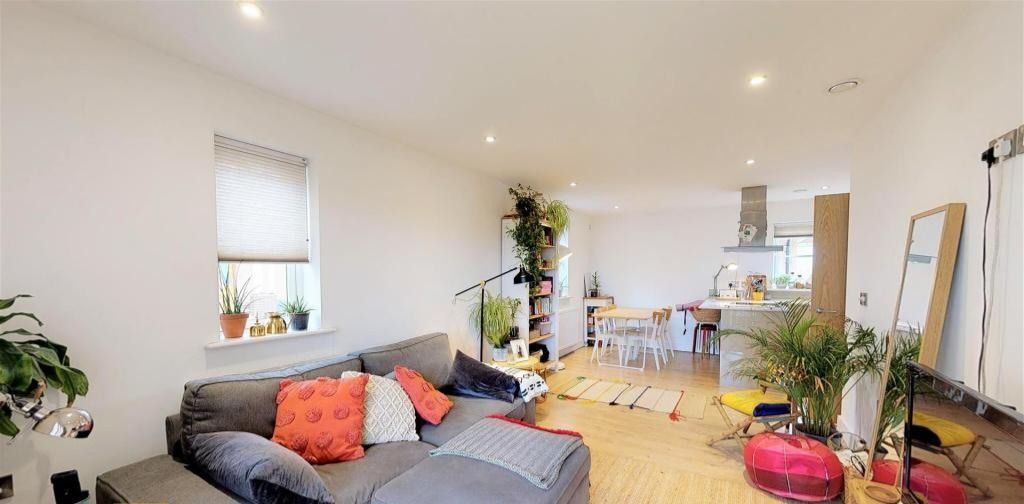 Property photo 2 of 12 3897252