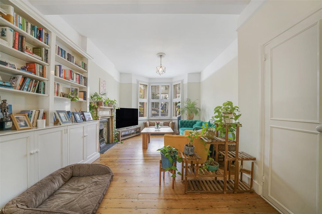 Property photo 2 of 24 Erpingham Road