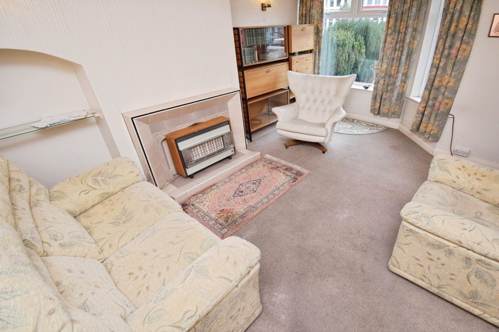 Property photo 3 of 20 Living Room