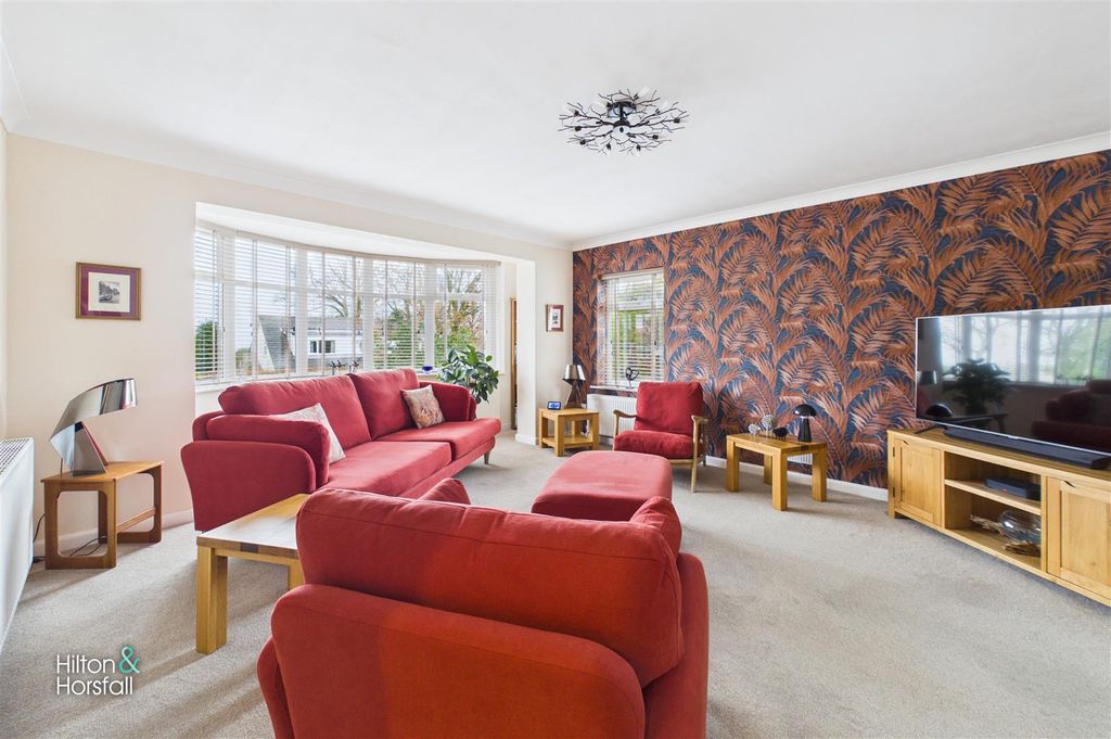 Property photo 2 of 29 Wheatcroft Avenue