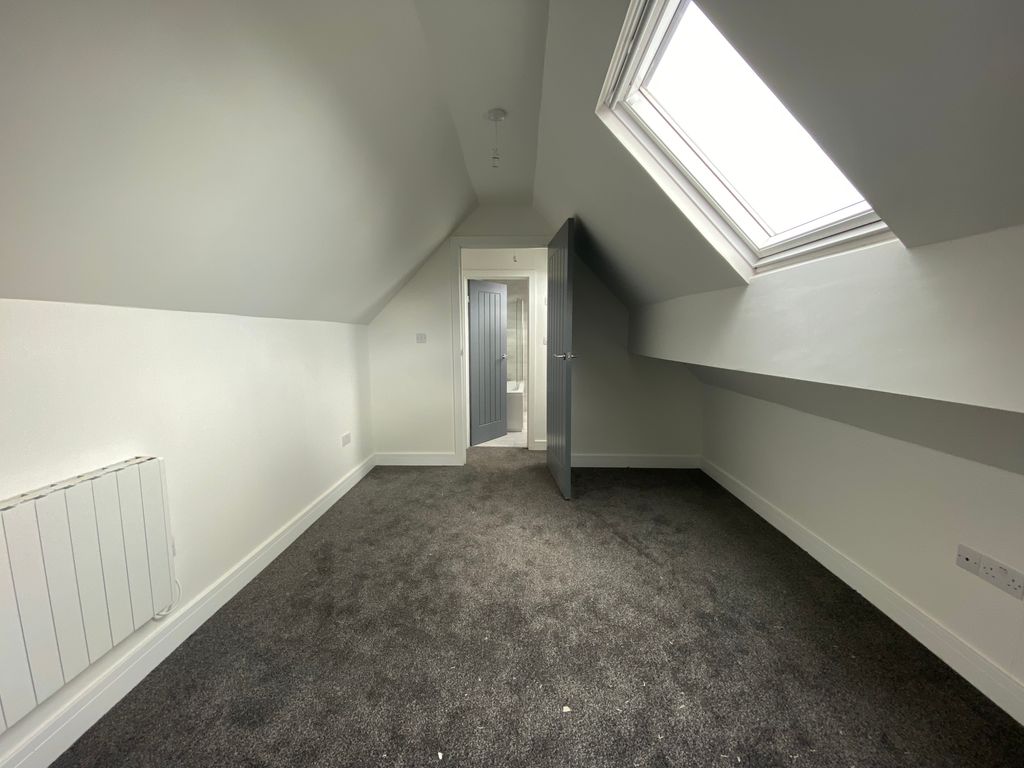 Property photo 3 of 7 Master 2