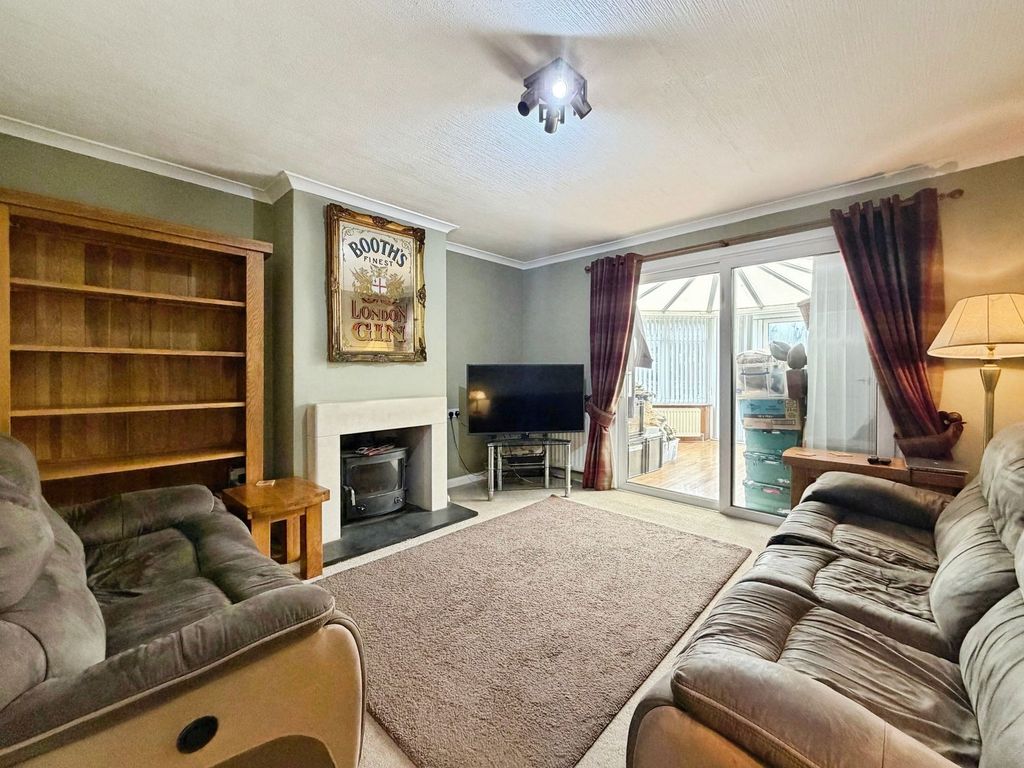 Property photo 2 of 27