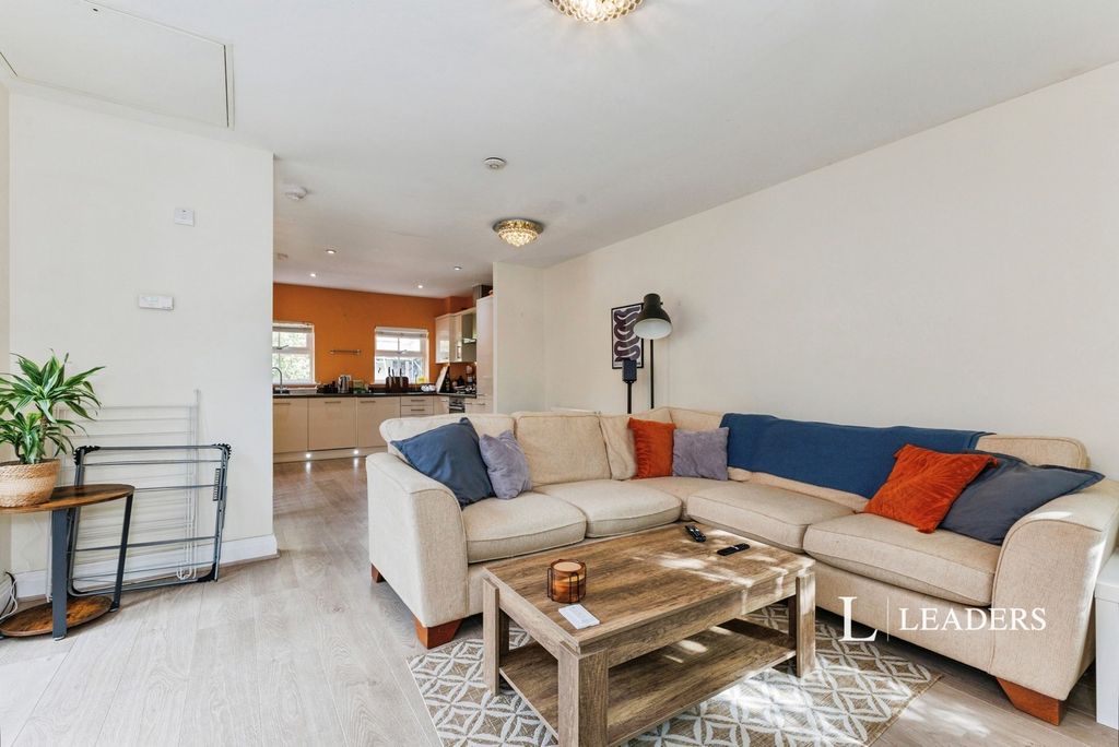 Property photo 3 of 14 Pbox-Img.Jpg