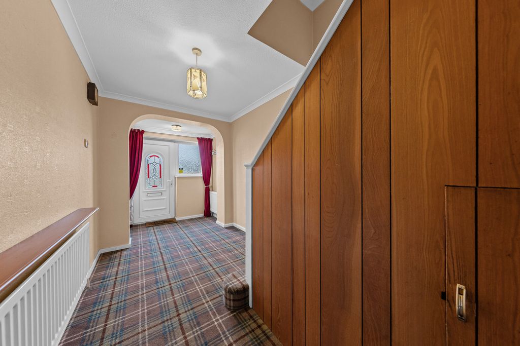 Property photo 3 of 27