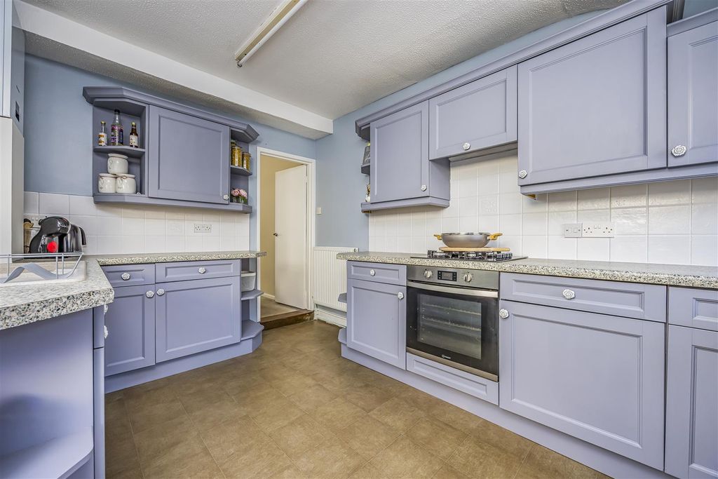 Property photo 3 of 20 43 Carnarvon Road, Fratton-Porticomarketing-Soldby