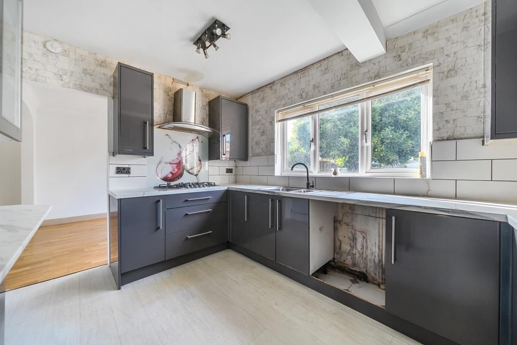 Property photo 2 of 20 Kitchen