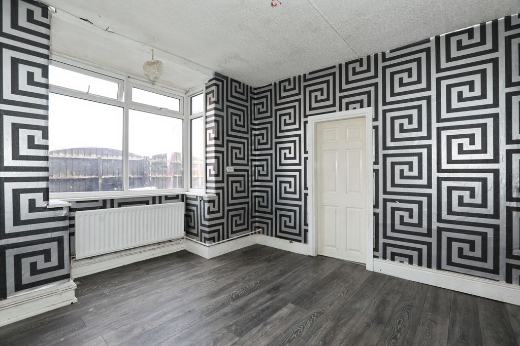 Property photo 3 of 17 Pbox-Img.Jpg