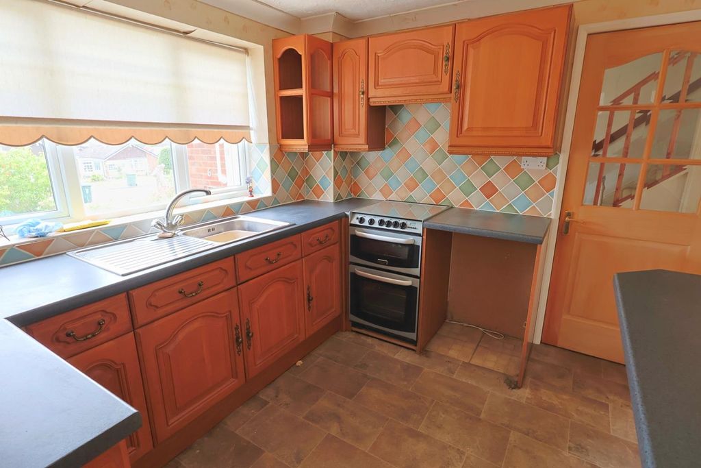 Property photo 3 of 15 Kitchen