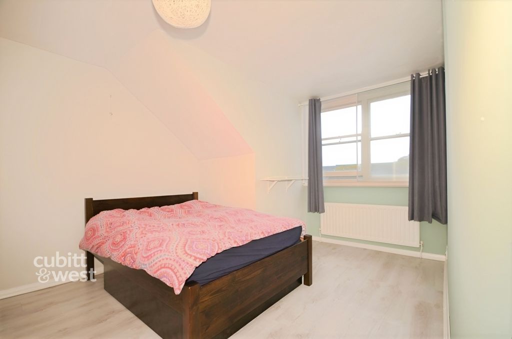 Property photo 3 of 8 93c57568-3A