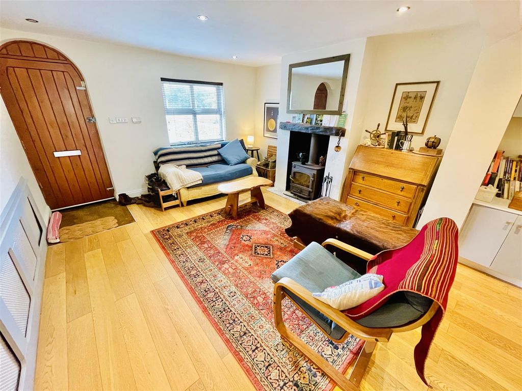 Property photo 3 of 14 Lounge