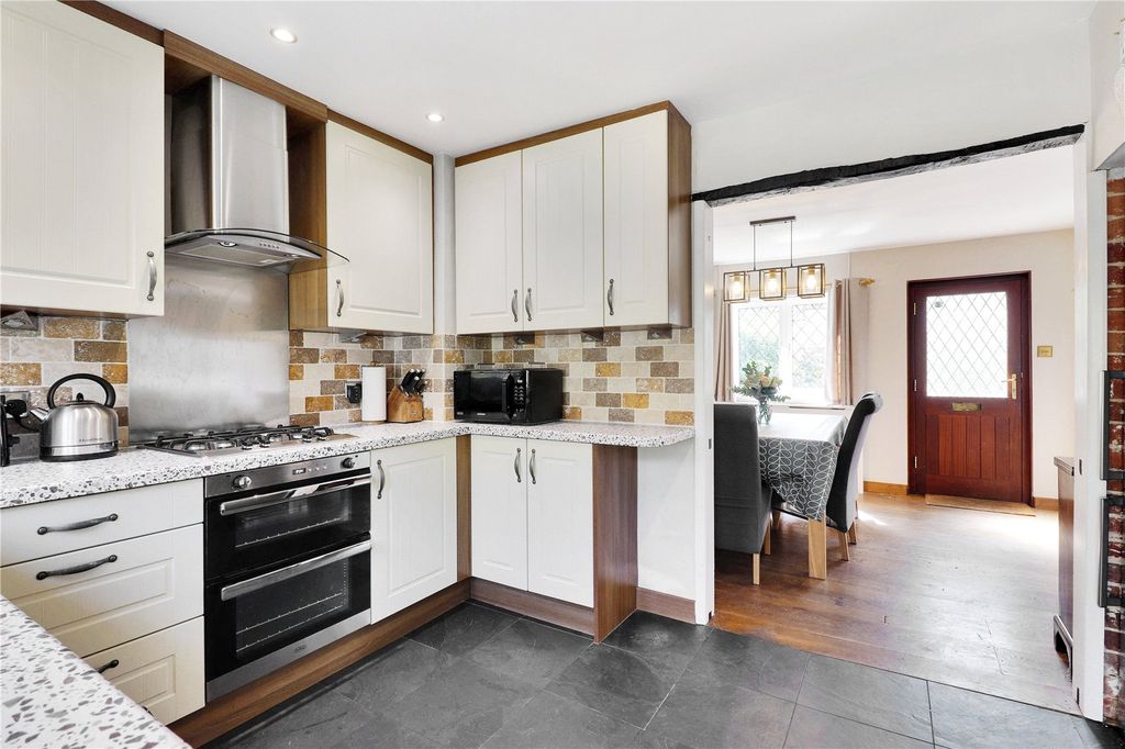 Property photo 2 of 8 Kitchen