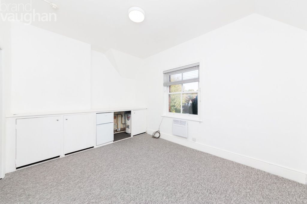 Property photo 3 of 6 Studio