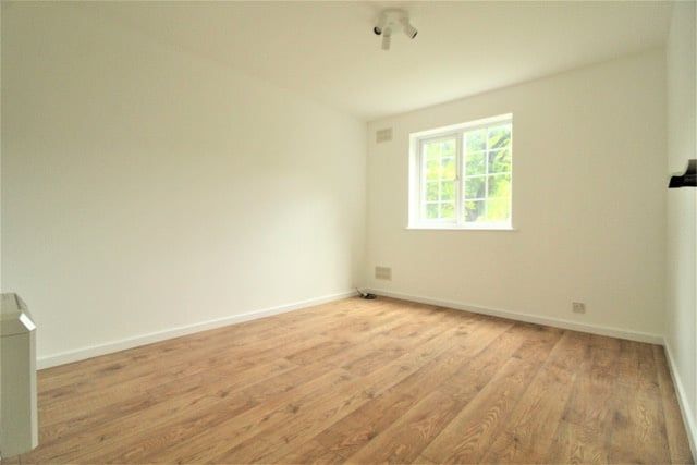 Property photo 3 of 6 Gallery