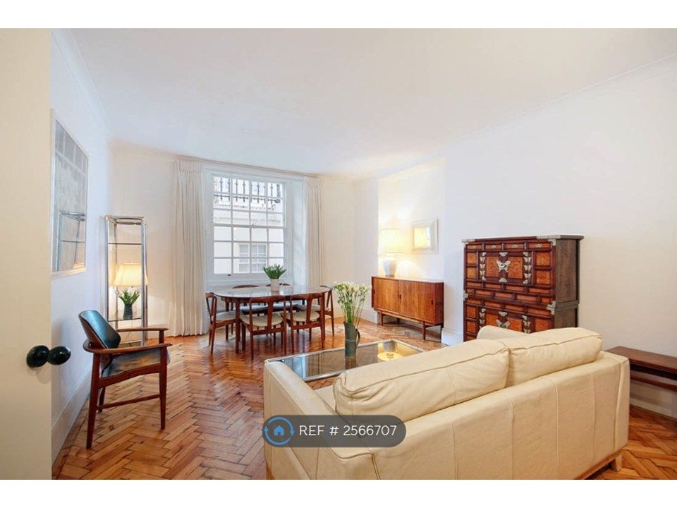 Property photo 2 of 11 Living/Dining Room