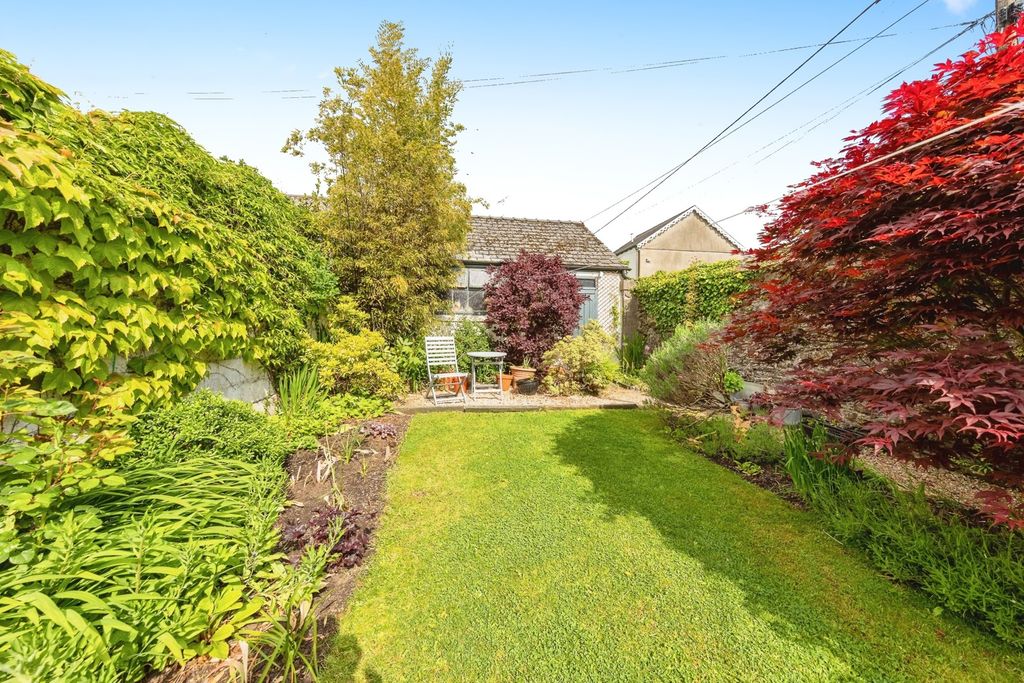 Property photo 2 of 17 Photo
