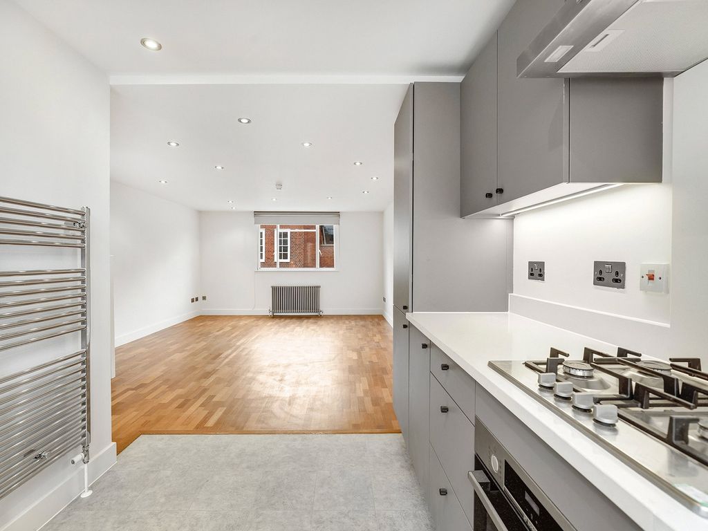 Property photo 3 of 18 Earlham Street