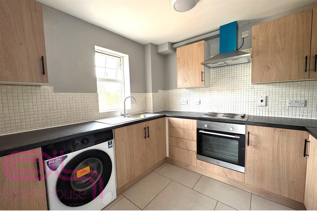 Property photo 2 of 8 Kitchen1.Jpg