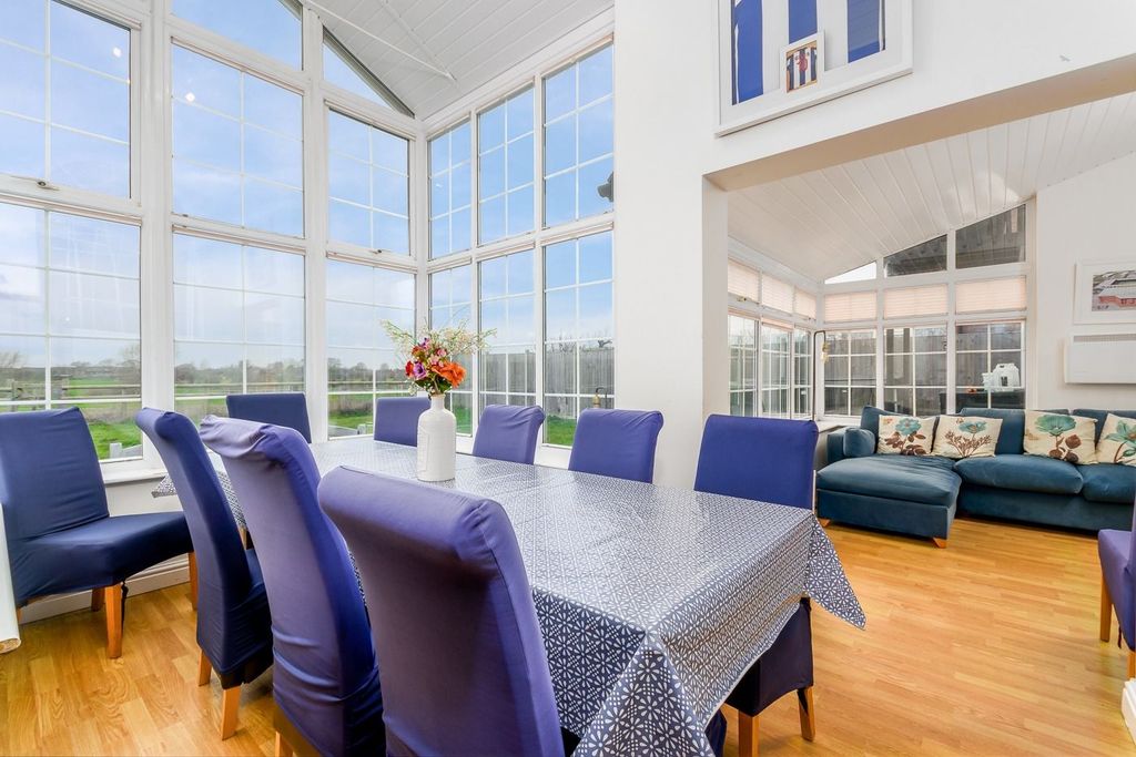 Property photo 3 of 35