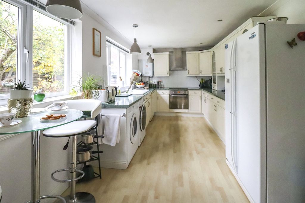 Property photo 3 of 21 Picture No. 14