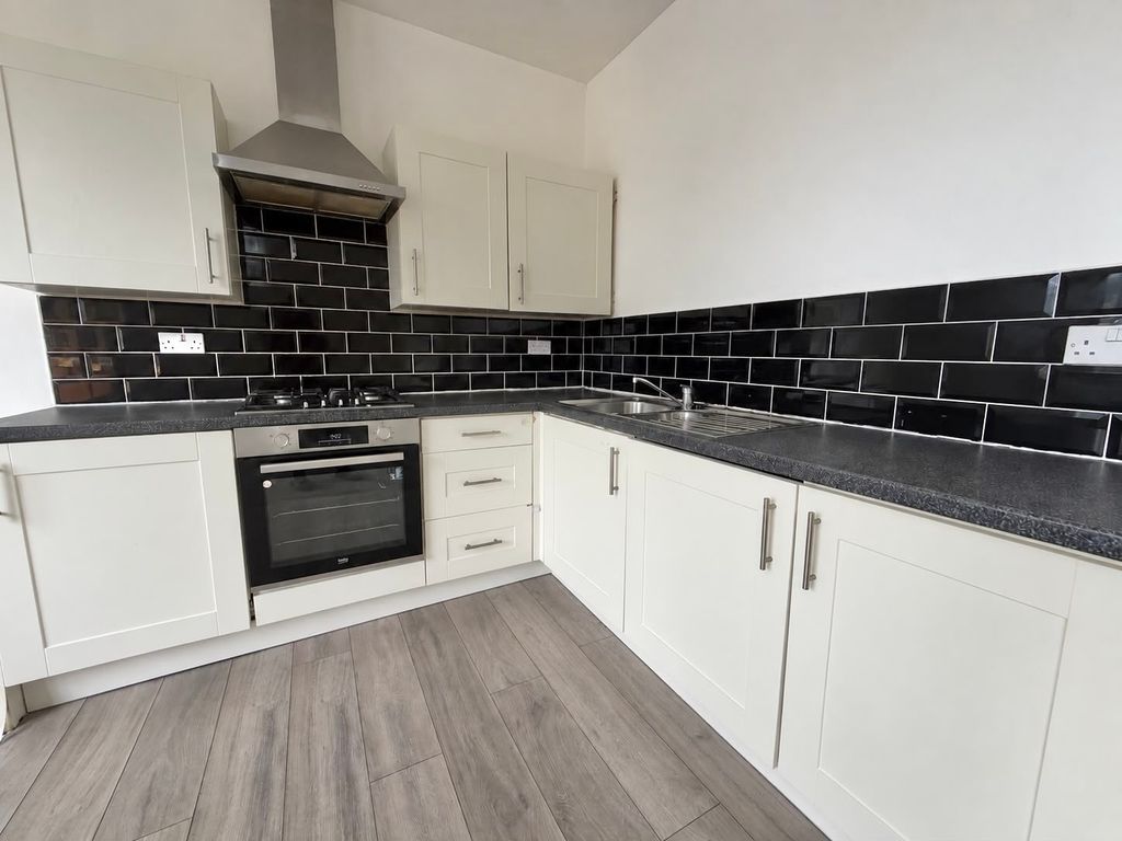 Property photo 3 of 6 Kitchen