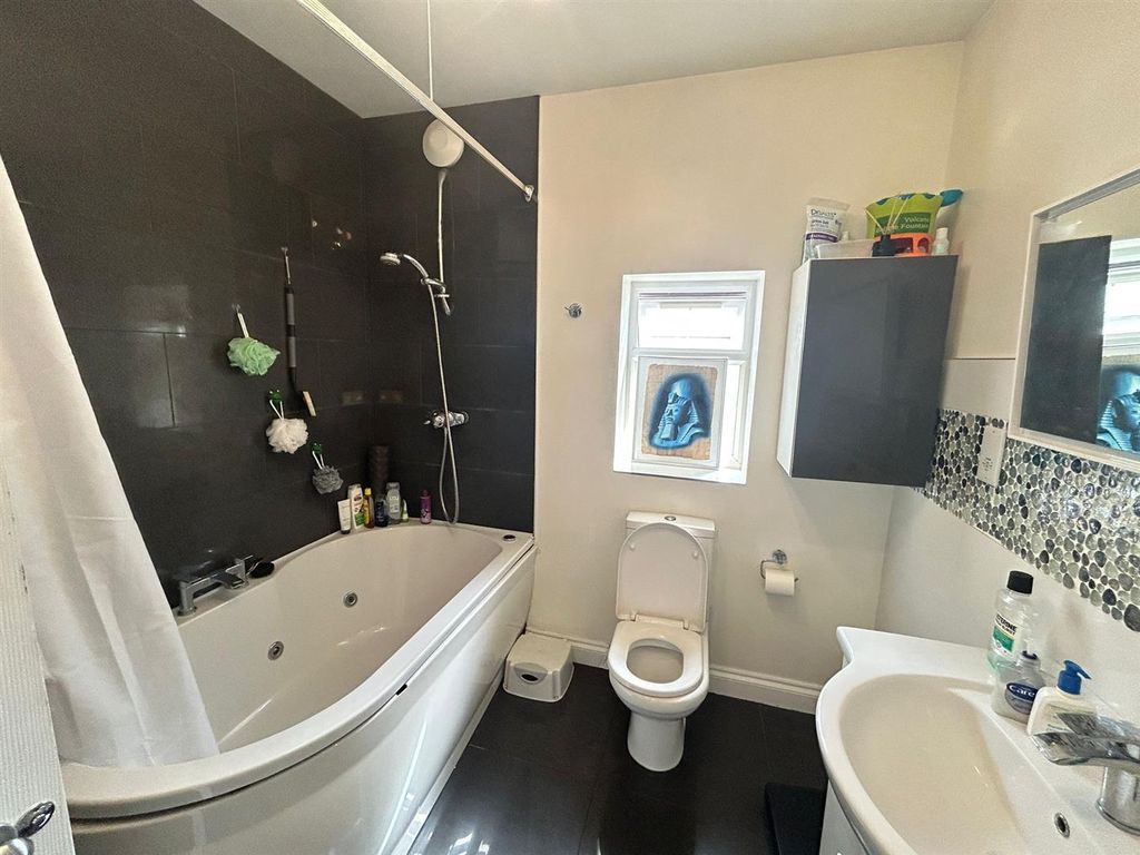 Property photo 1 of 11 48 Catisfield Road (2).Jpg