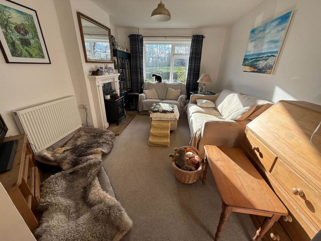 Property photo 3 of 7 Lounge