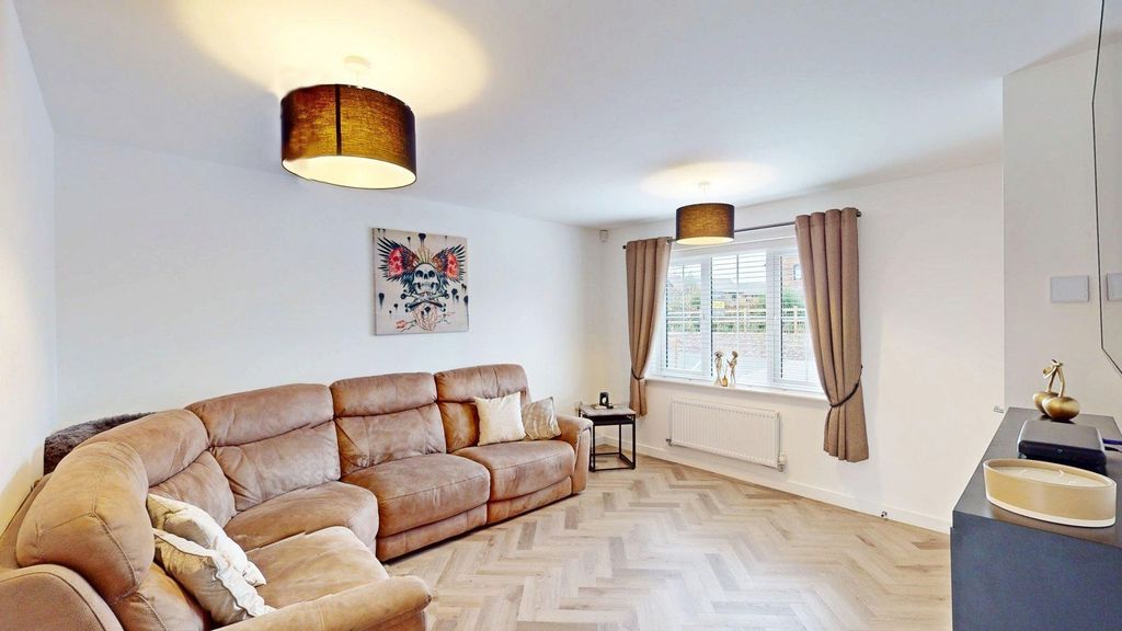 Property photo 2 of 17 Lounge