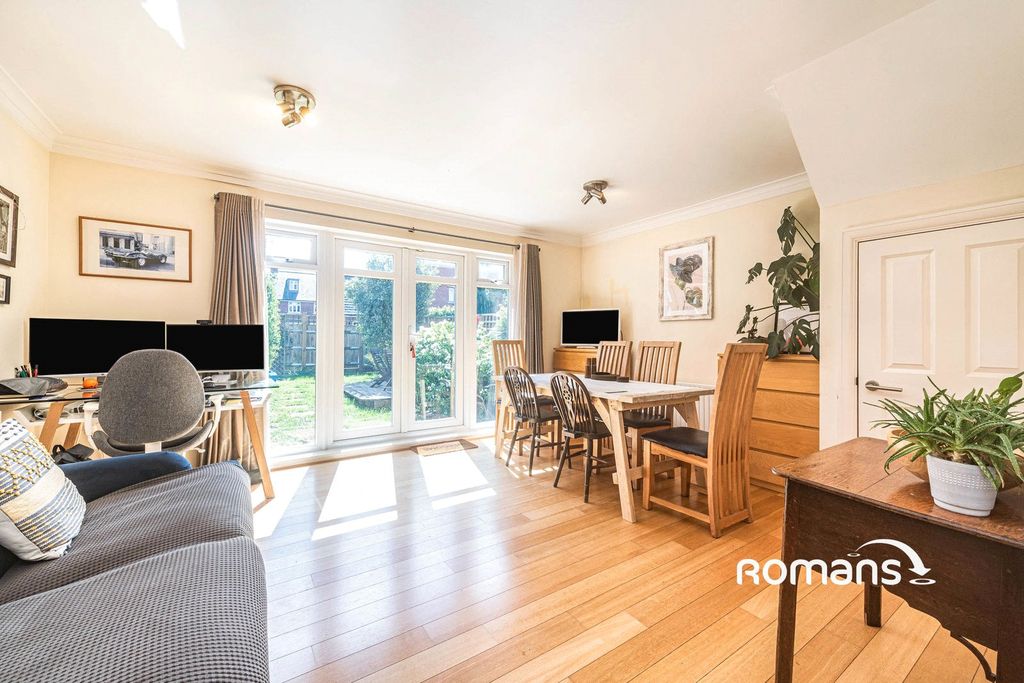 Property photo 3 of 11 Photo