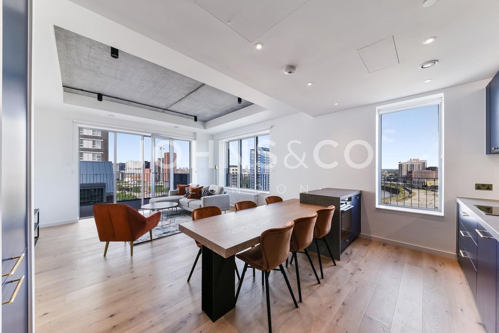 Property photo 3 of 11