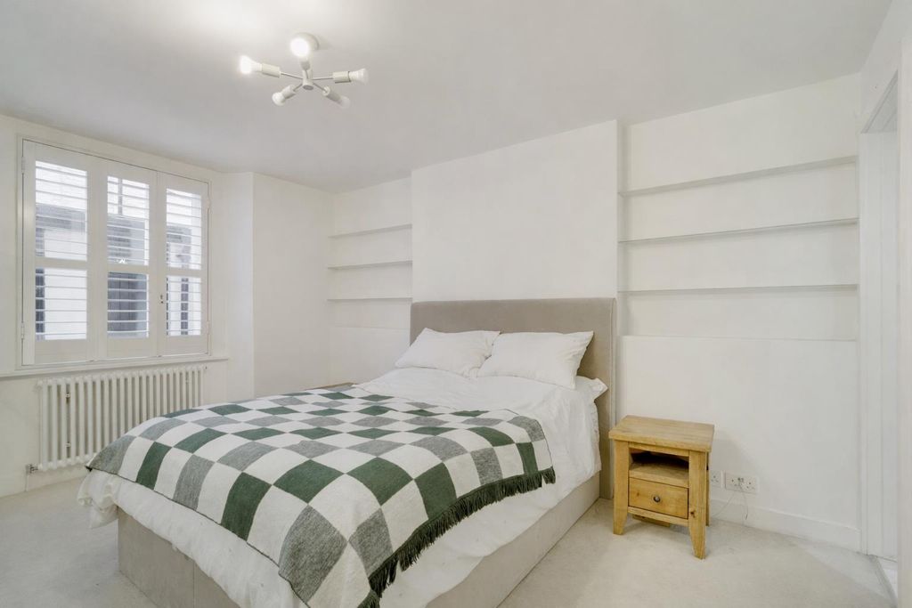 Property photo 3 of 11 Calm And Tidy Bedroom Retreat.Png