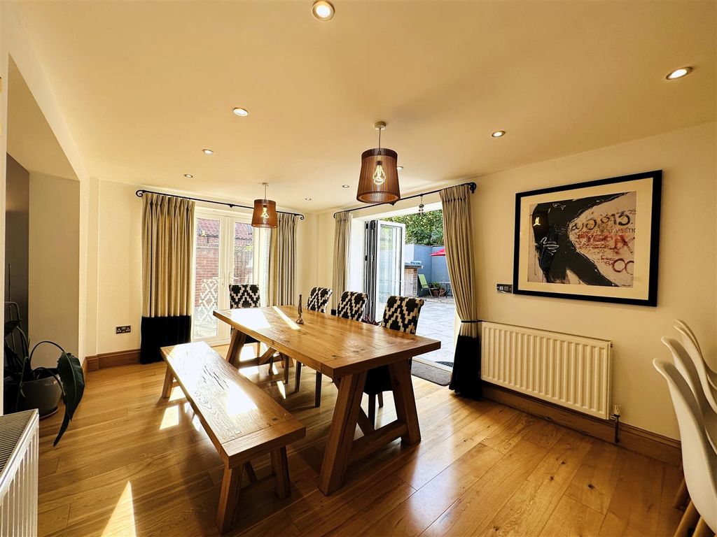 Property photo 2 of 26