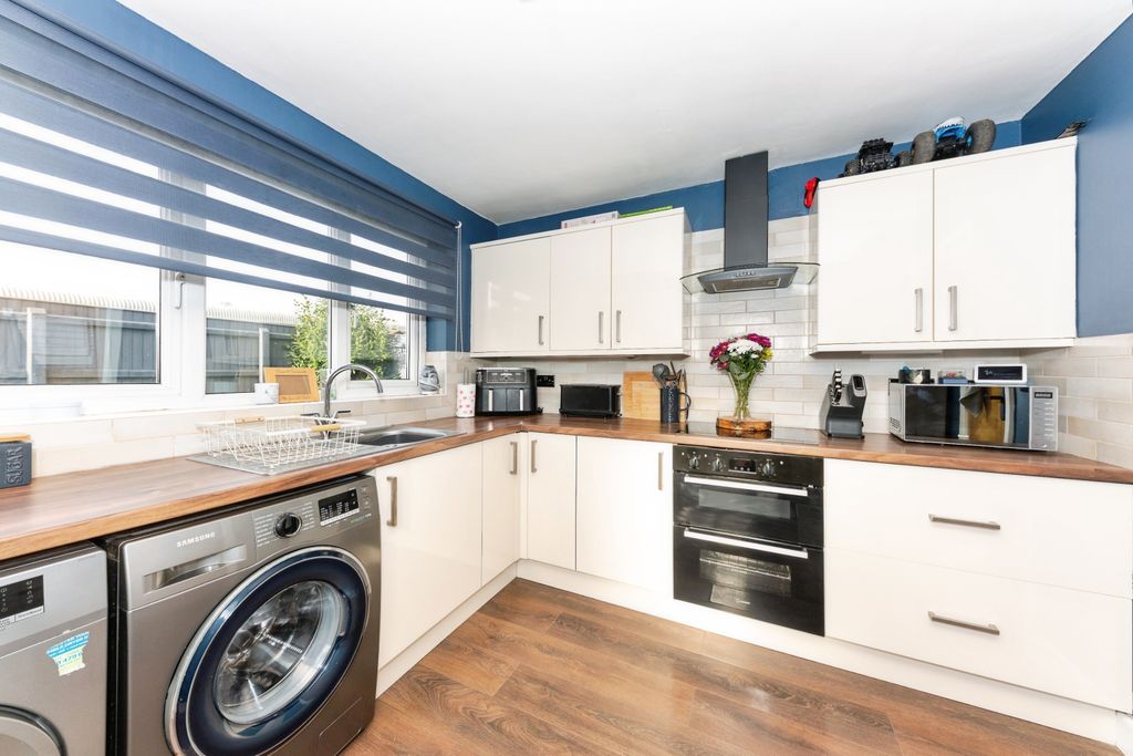 Property photo 3 of 17 Photo #3