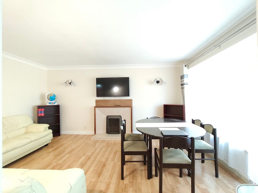 Property photo 1 of 16 Bedroom 2