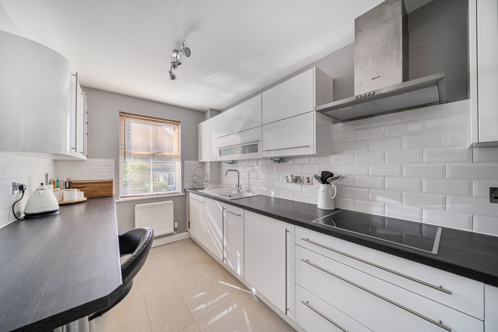 Property photo 2 of 22 1350905-11-68c540...