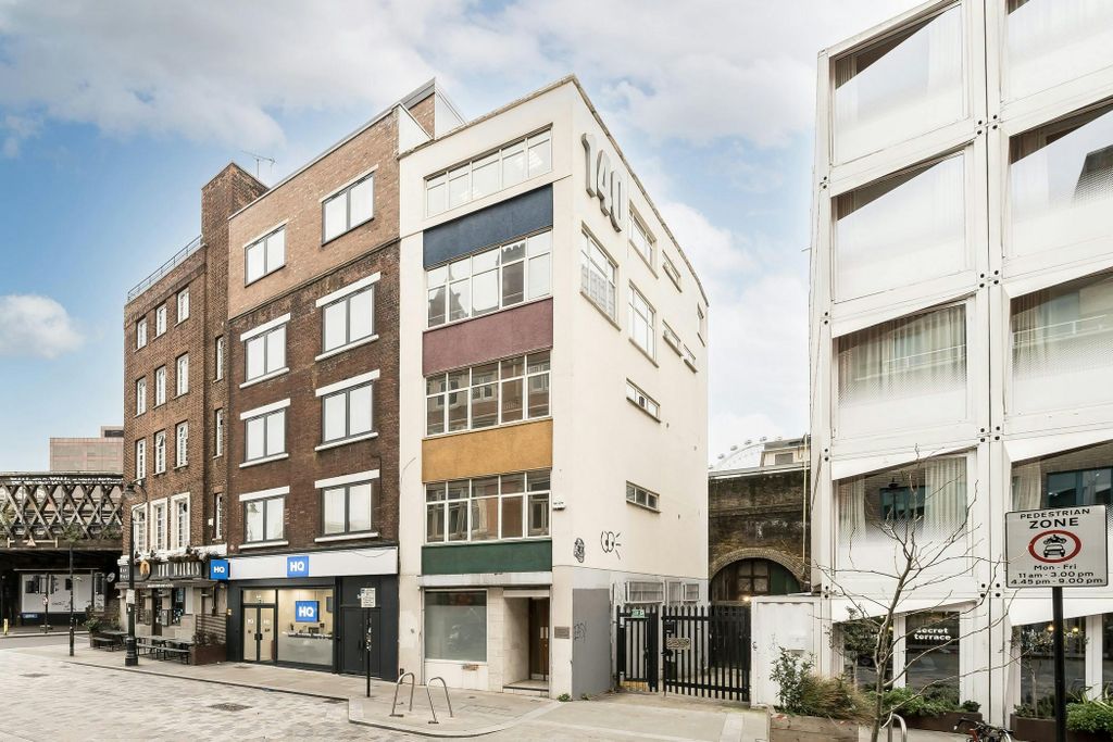 Property photo 1 of 10 140 Lower Marsh External Copy.Jpg