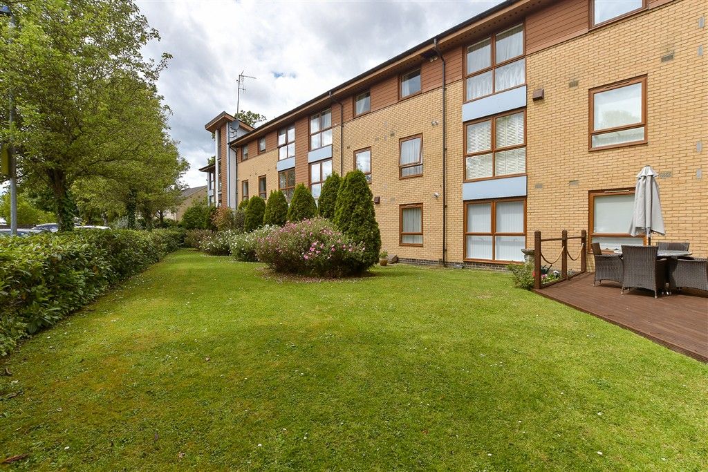 Property photo 2 of 9 Communal Gardens