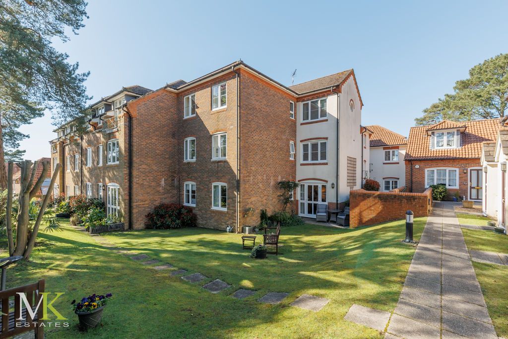 Property photo 1 of 11 Photo 13