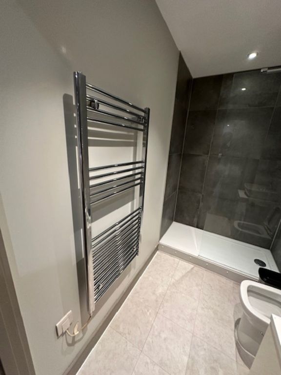 Property photo 3 of 19 Bathroom