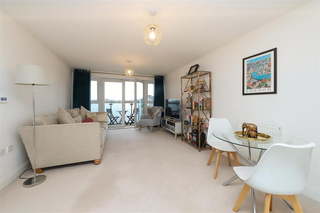 Property photo 3 of 10 Living Room