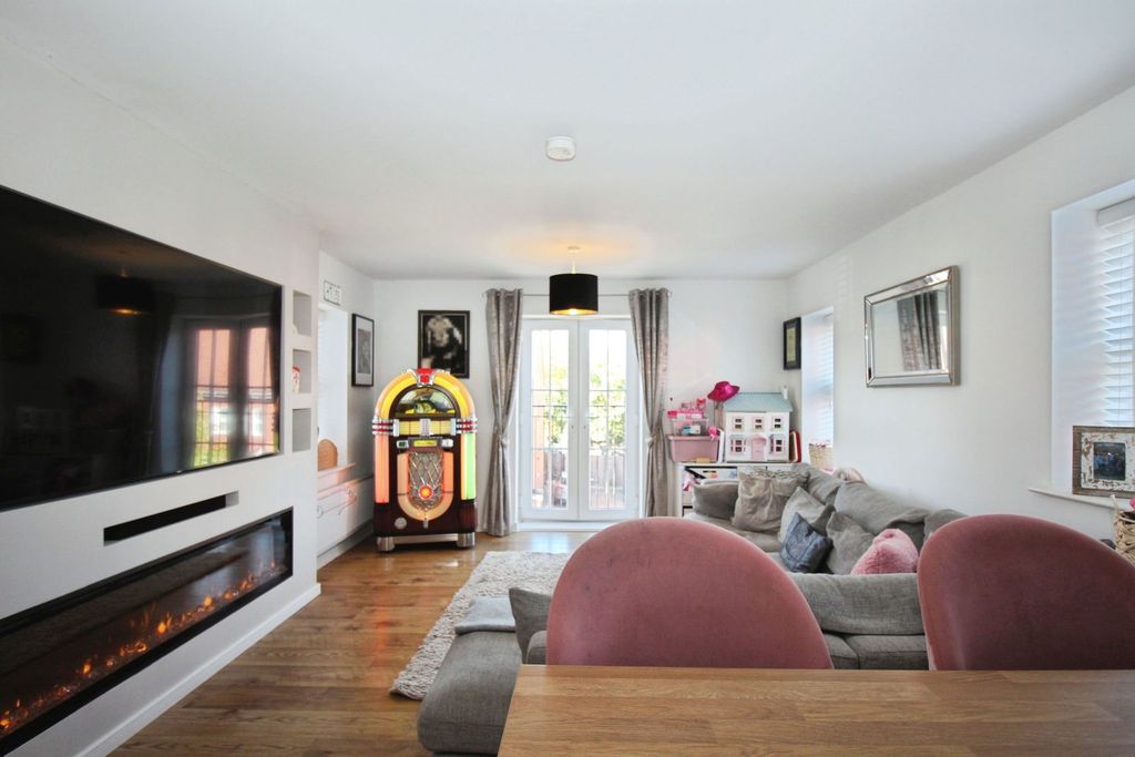 Property photo 3 of 9