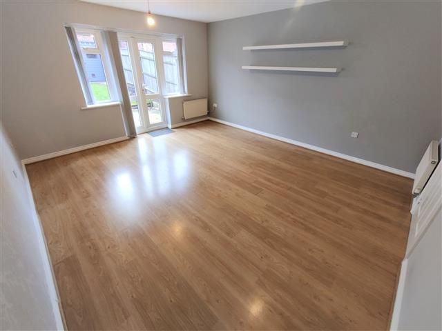 Property photo 3 of 11 Living Room